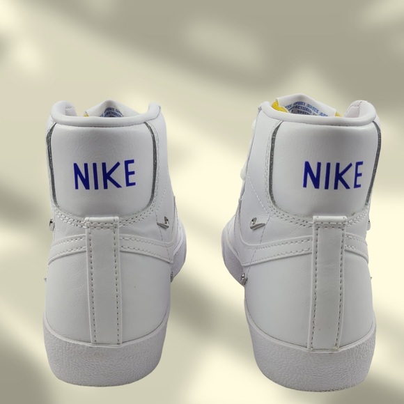 Women’s Nike Blazer Mid '77 SE Sneaker - Picture 6 of 6
